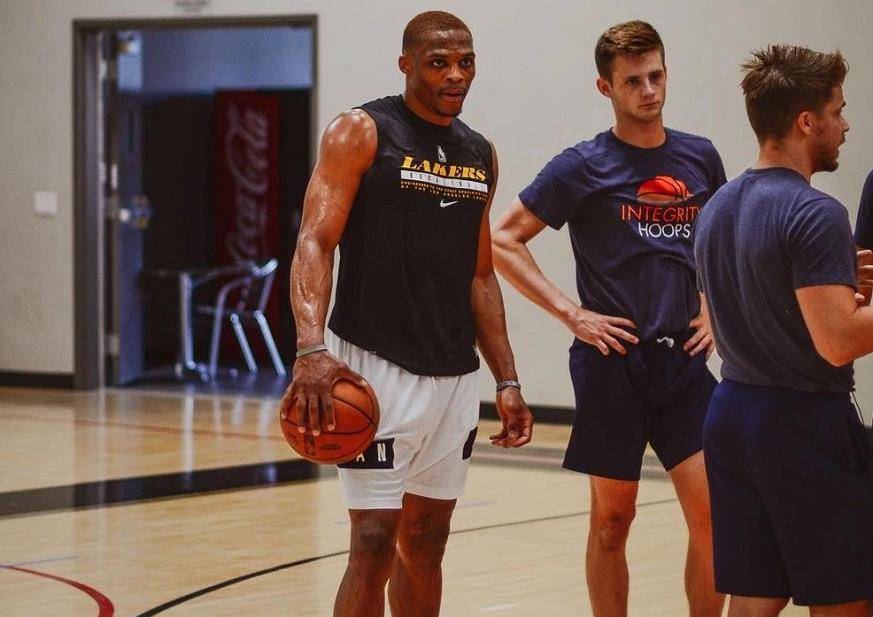 足够纵深 足够纵深