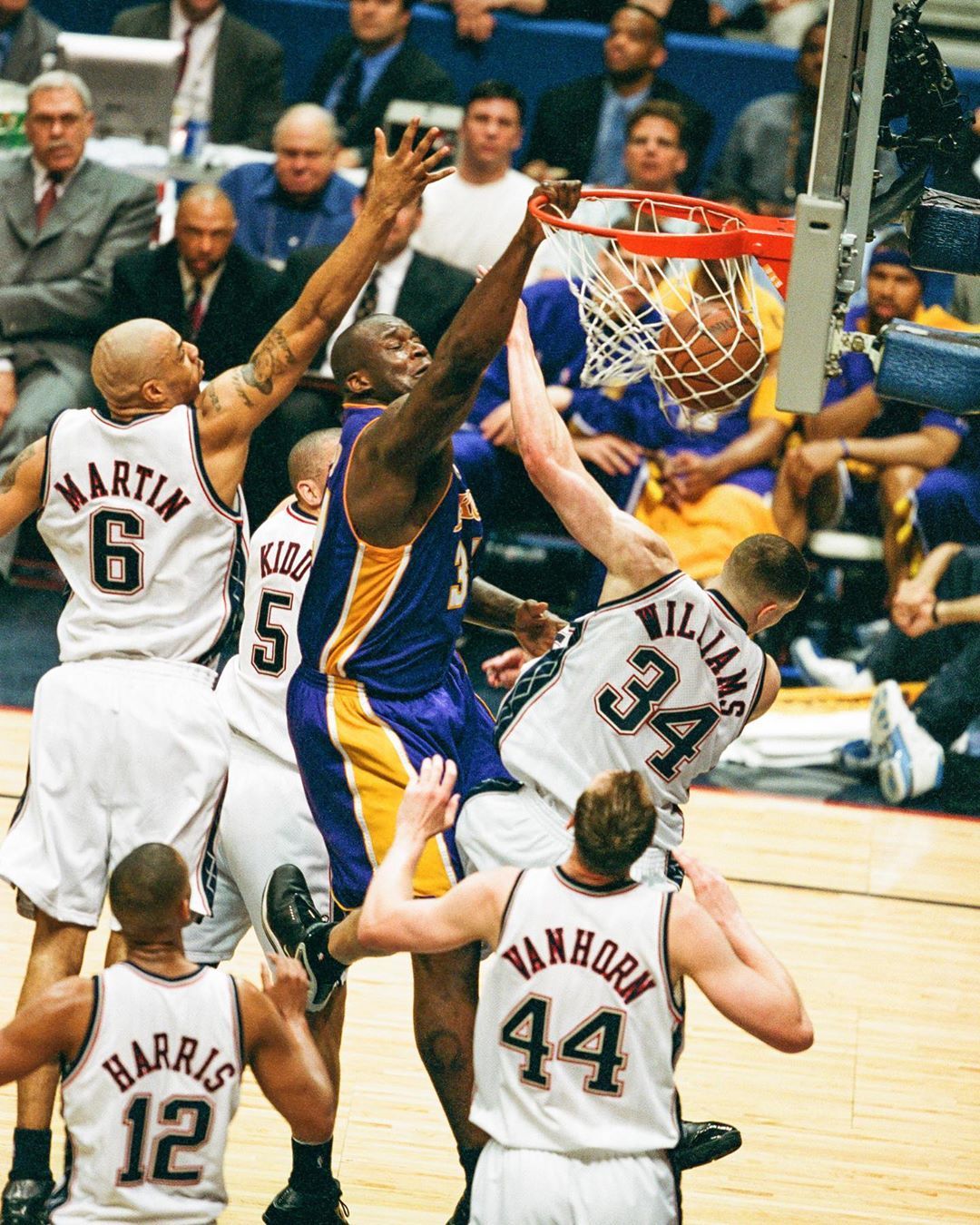 他从左翼内 他从左翼内